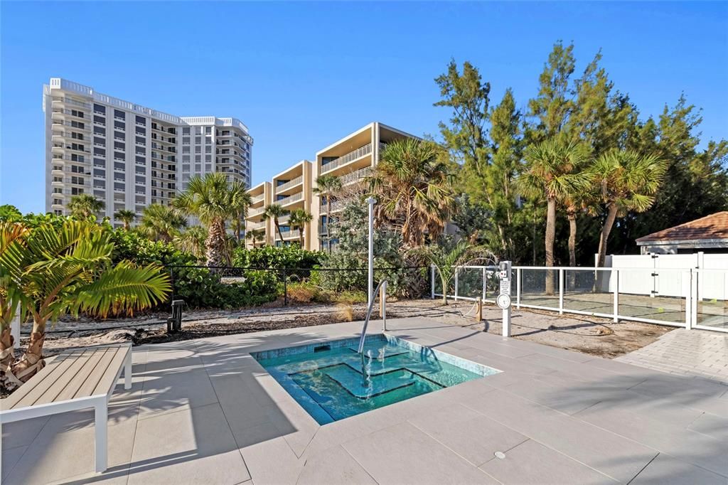 For Sale: $1,699,000 (2 beds, 2 baths, 1470 Square Feet)