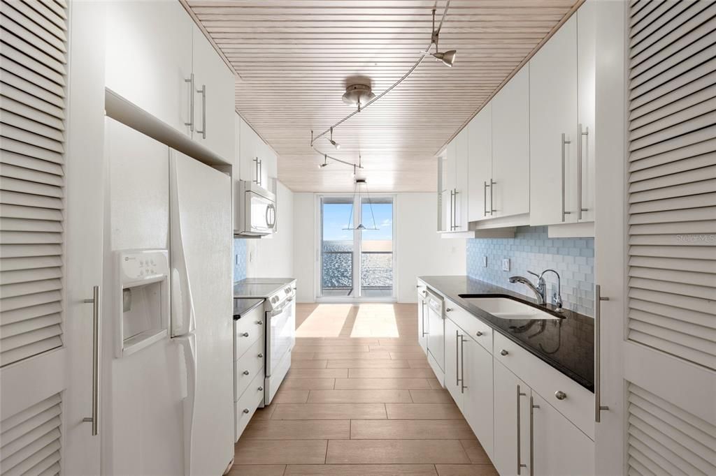 For Sale: $1,699,000 (2 beds, 2 baths, 1470 Square Feet)