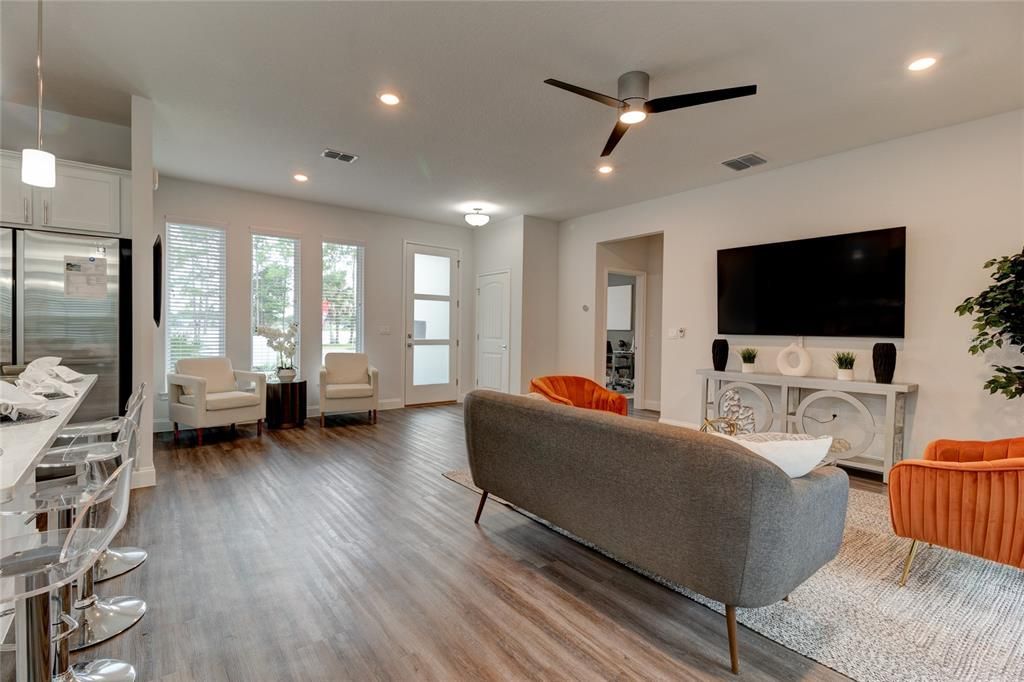 For Sale: $359,900 (3 beds, 2 baths, 1555 Square Feet)