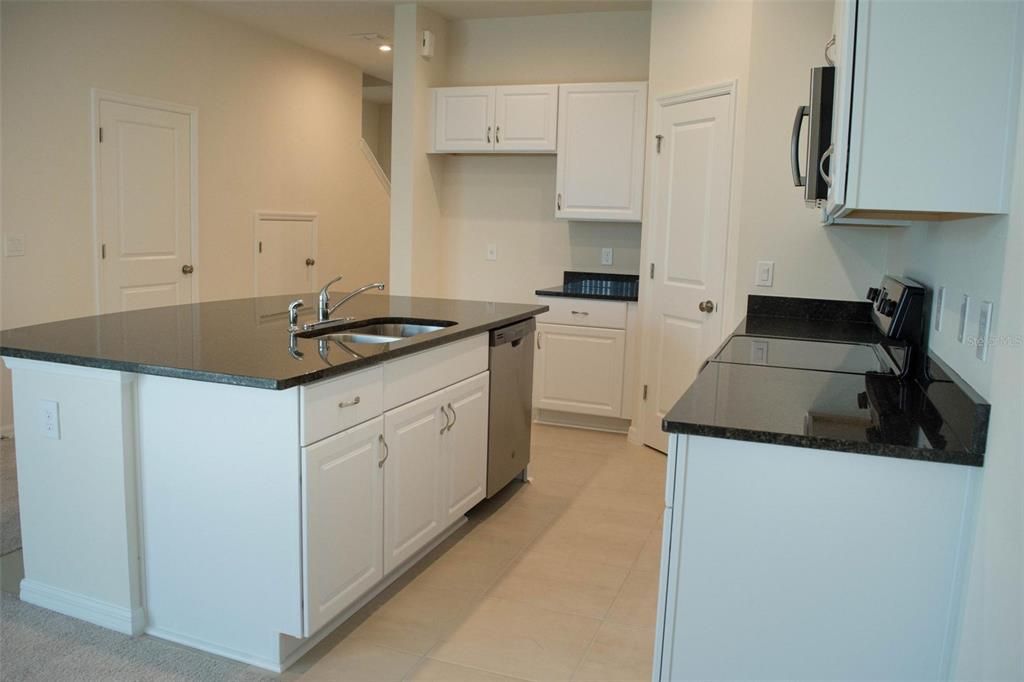 For Rent: $2,300 (3 beds, 2 baths, 1359 Square Feet)