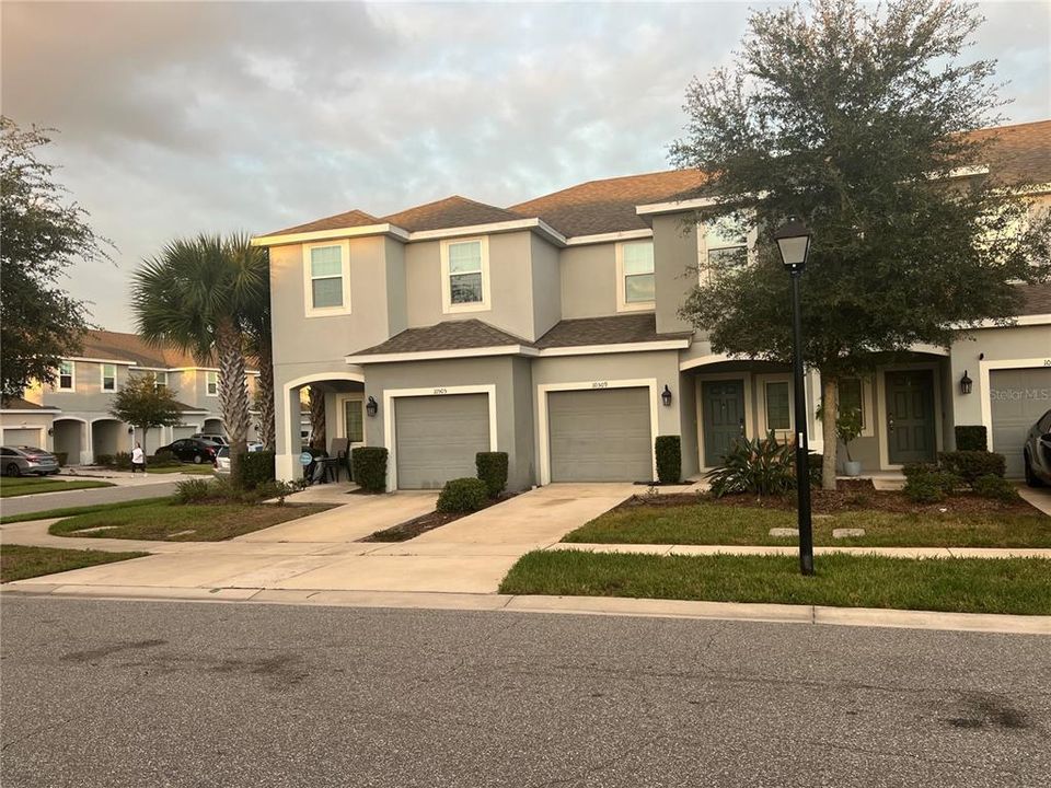 For Rent: $2,300 (3 beds, 2 baths, 1359 Square Feet)