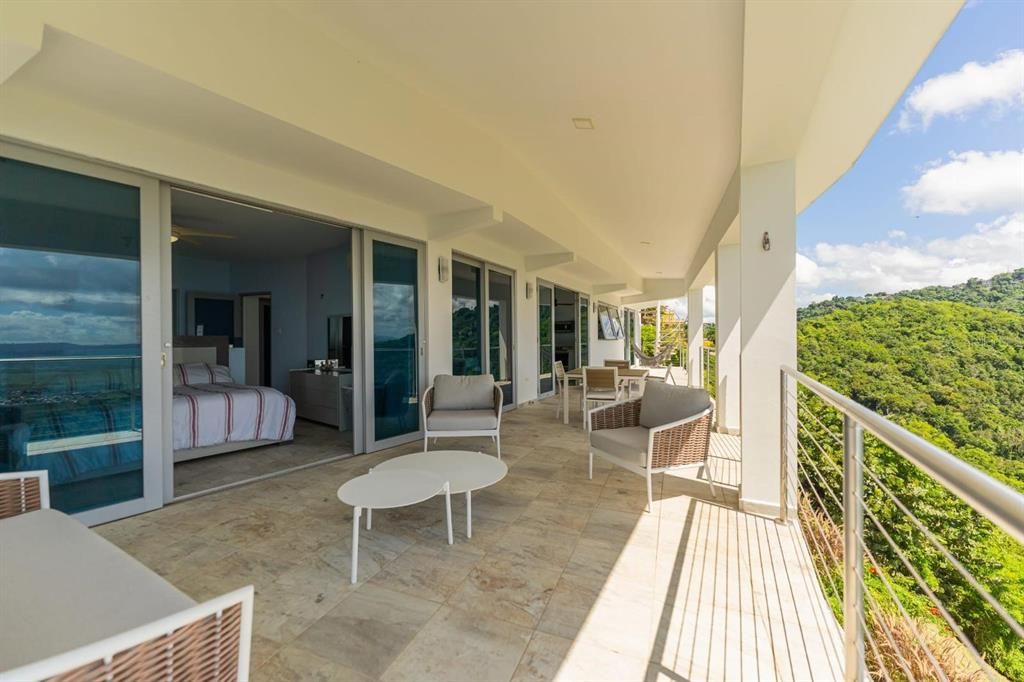 En Venta: $1,950,000 (5 camas, 3 baños, 2005 Pies cuadrados)