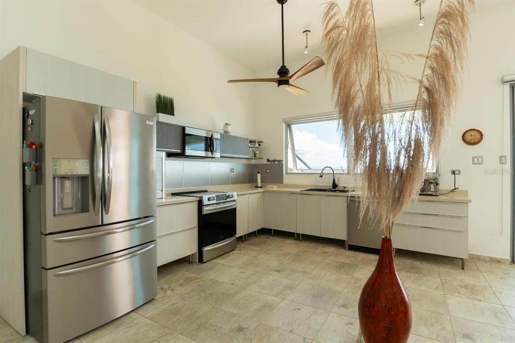 En Venta: $1,950,000 (5 camas, 3 baños, 2005 Pies cuadrados)