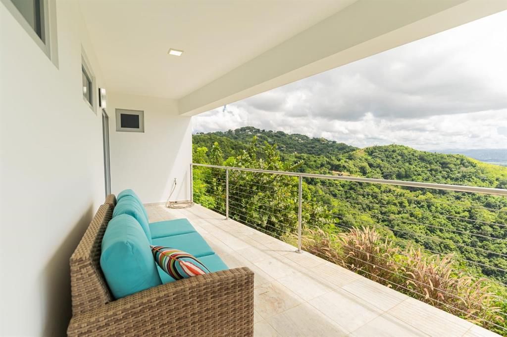 En Venta: $1,950,000 (5 camas, 3 baños, 2005 Pies cuadrados)