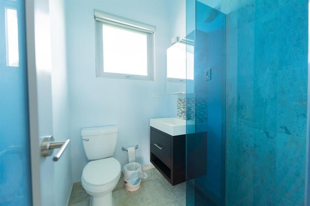 En Venta: $1,950,000 (5 camas, 3 baños, 2005 Pies cuadrados)