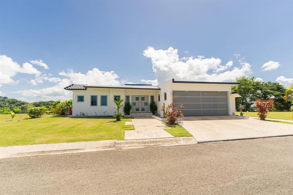 En Venta: $1,950,000 (5 camas, 3 baños, 2005 Pies cuadrados)