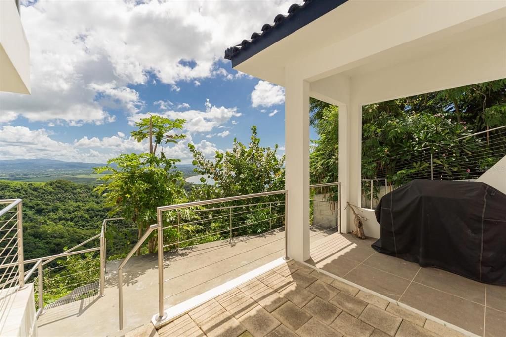 En Venta: $1,950,000 (5 camas, 3 baños, 2005 Pies cuadrados)