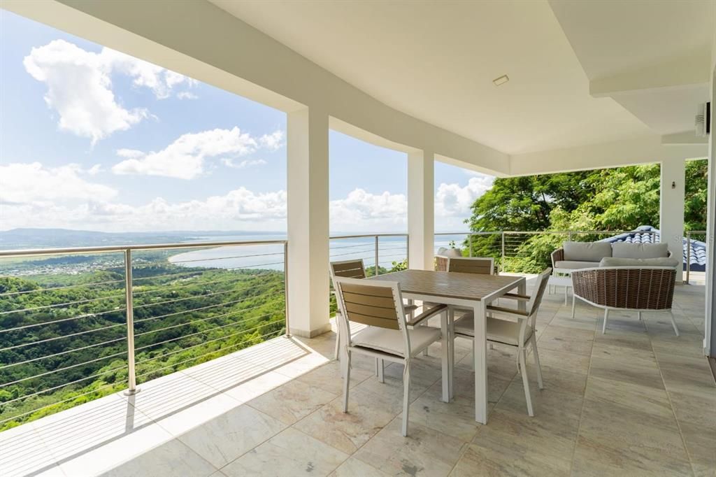 En Venta: $1,950,000 (5 camas, 3 baños, 2005 Pies cuadrados)