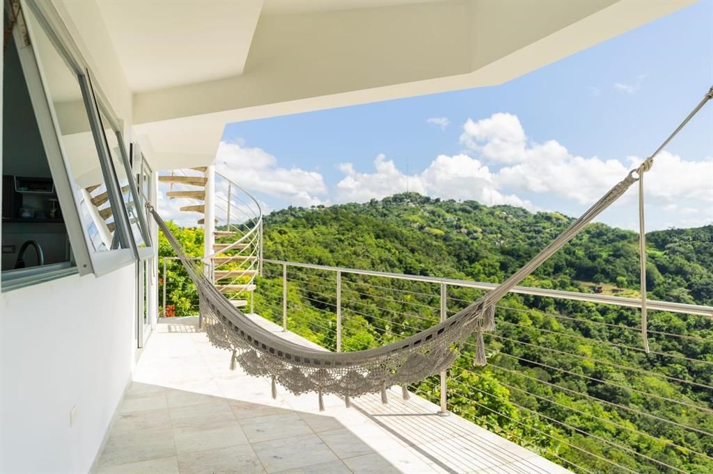 En Venta: $1,950,000 (5 camas, 3 baños, 2005 Pies cuadrados)