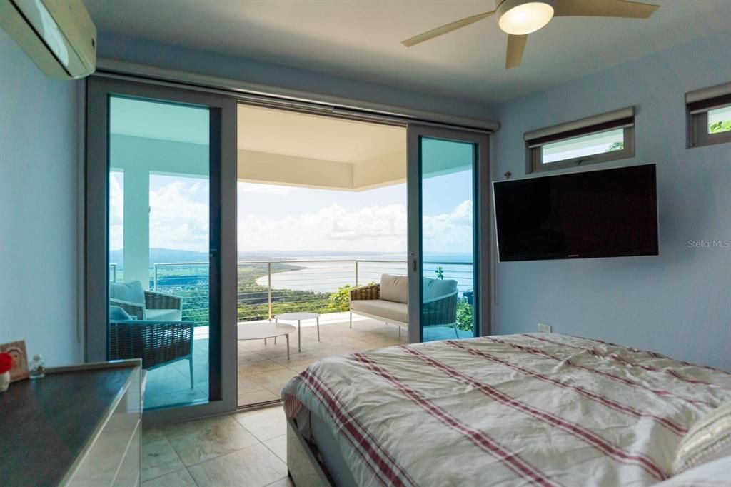 En Venta: $1,950,000 (5 camas, 3 baños, 2005 Pies cuadrados)