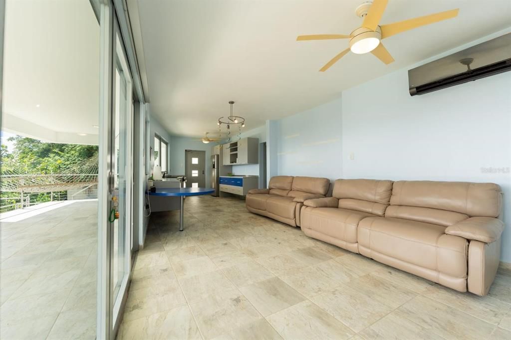 En Venta: $1,950,000 (5 camas, 3 baños, 2005 Pies cuadrados)