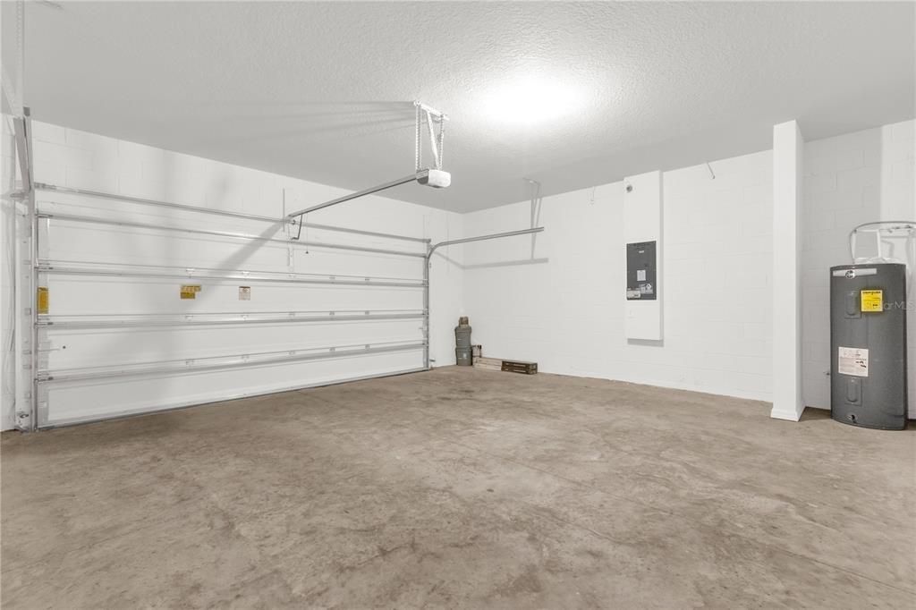 For Rent: $2,450 (4 beds, 2 baths, 2011 Square Feet)