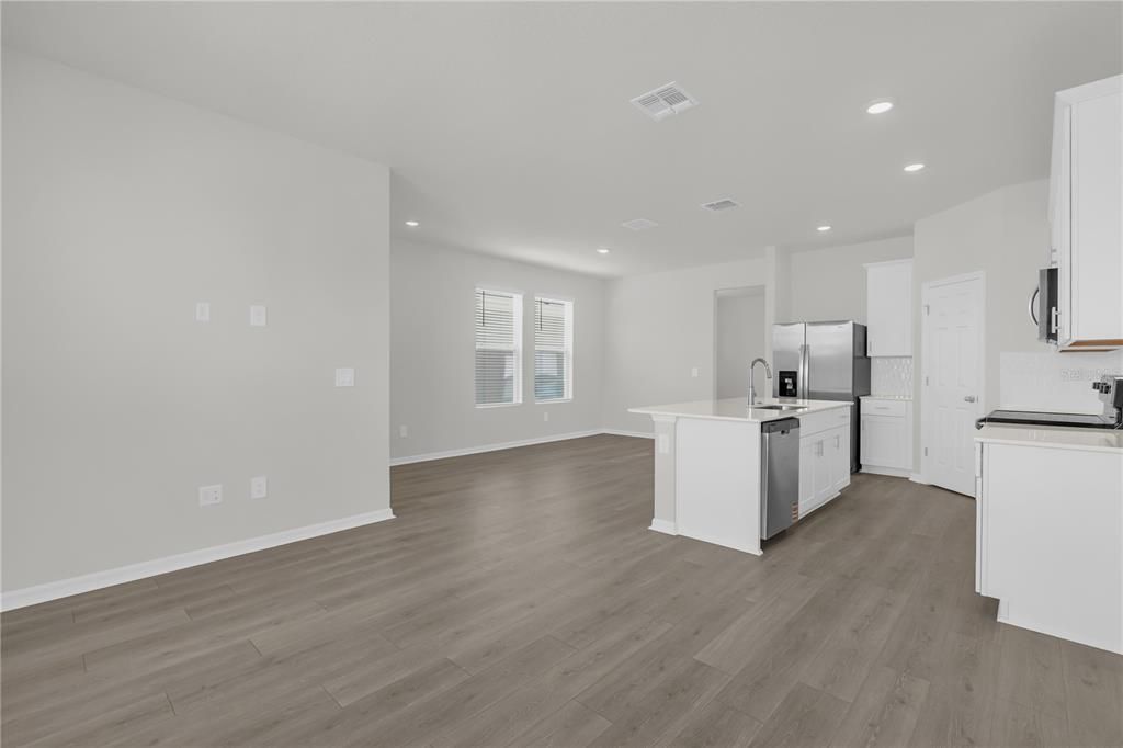 For Rent: $2,450 (4 beds, 2 baths, 2011 Square Feet)