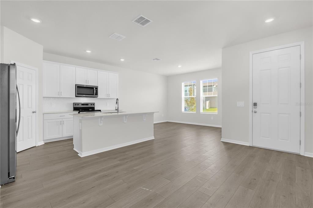 For Rent: $2,450 (4 beds, 2 baths, 2011 Square Feet)