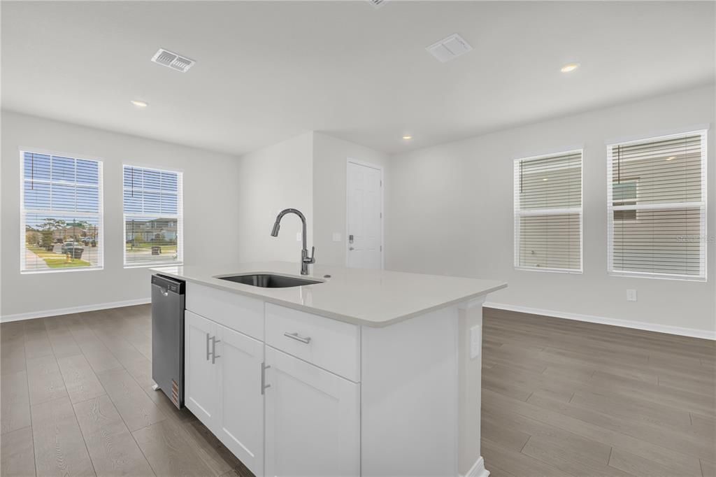 For Rent: $2,450 (4 beds, 2 baths, 2011 Square Feet)