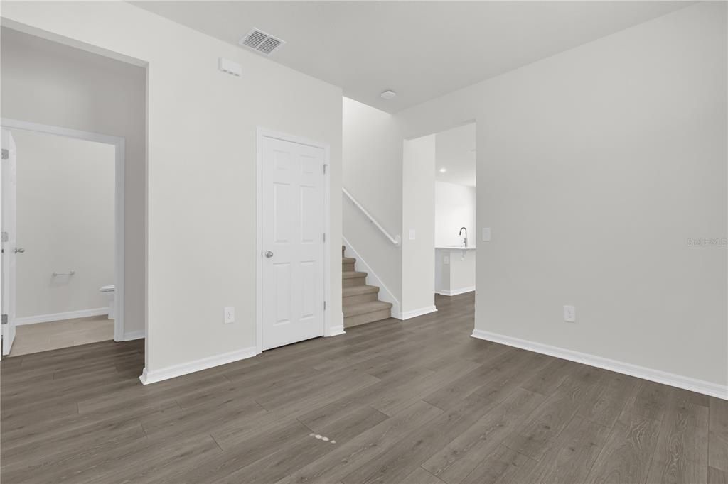 For Rent: $2,450 (4 beds, 2 baths, 2011 Square Feet)