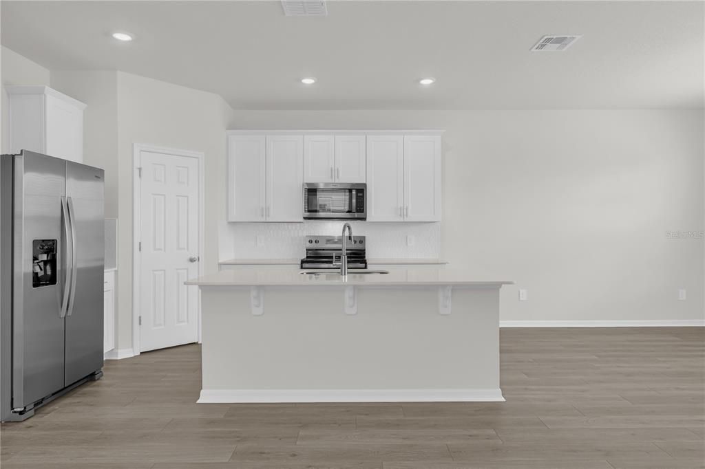 For Rent: $2,450 (4 beds, 2 baths, 2011 Square Feet)