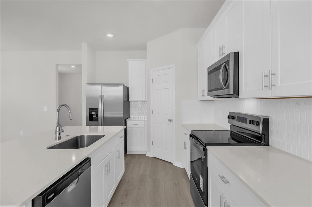 For Rent: $2,450 (4 beds, 2 baths, 2011 Square Feet)