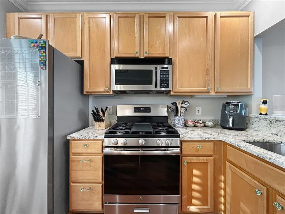 For Rent: $5,750 (3 beds, 2 baths, 2034 Square Feet)