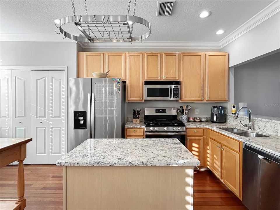 For Rent: $5,750 (3 beds, 2 baths, 2034 Square Feet)