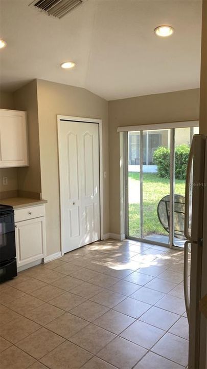 出租: $1,895 (4 贝兹, 2 浴室, 1490 平方英尺)