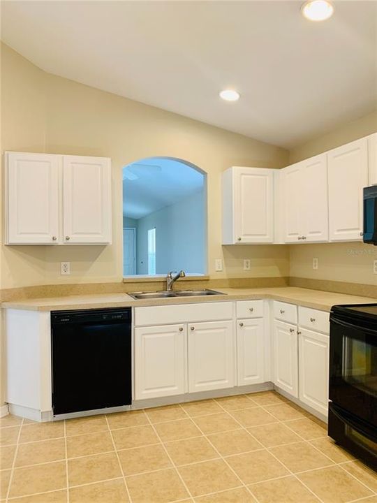 出租: $1,895 (4 贝兹, 2 浴室, 1490 平方英尺)