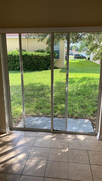 出租: $1,895 (4 贝兹, 2 浴室, 1490 平方英尺)