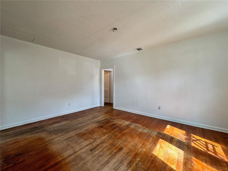 На продажу: $269,000 (2 спален, 1 ванн, 762 Квадратных фут)