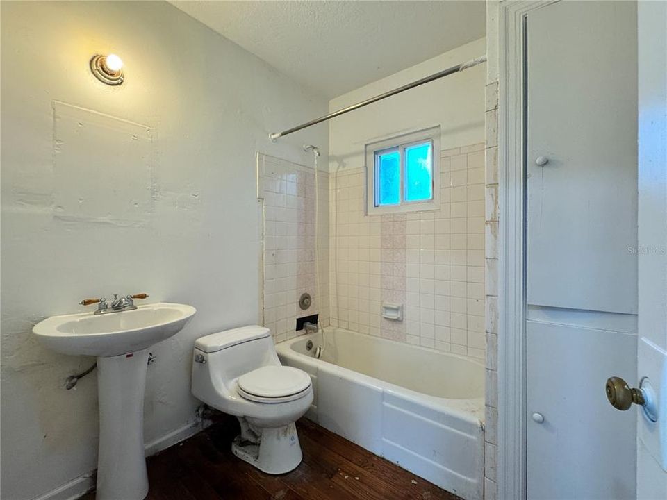 На продажу: $269,000 (2 спален, 1 ванн, 762 Квадратных фут)