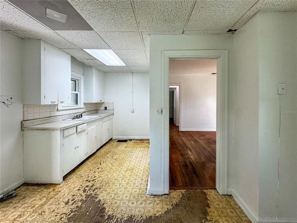 На продажу: $269,000 (2 спален, 1 ванн, 762 Квадратных фут)