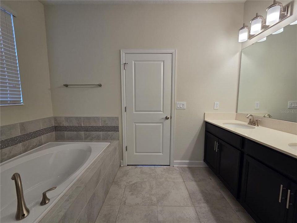 For Rent: $2,500 (3 beds, 2 baths, 1738 Square Feet)