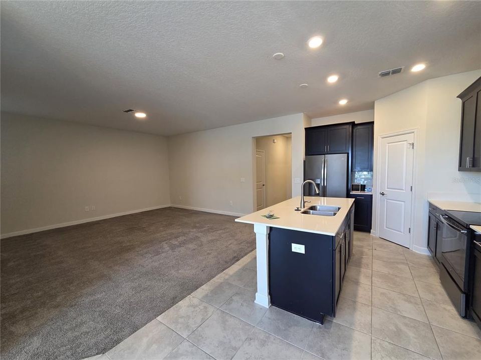 For Rent: $2,500 (3 beds, 2 baths, 1738 Square Feet)