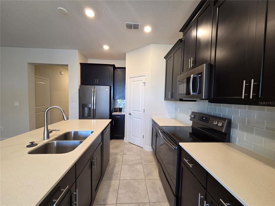 For Rent: $2,500 (3 beds, 2 baths, 1738 Square Feet)