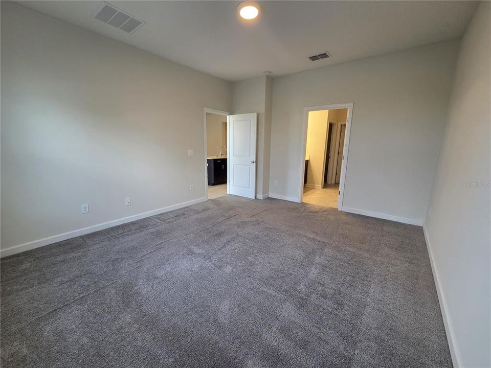 For Rent: $2,500 (3 beds, 2 baths, 1738 Square Feet)