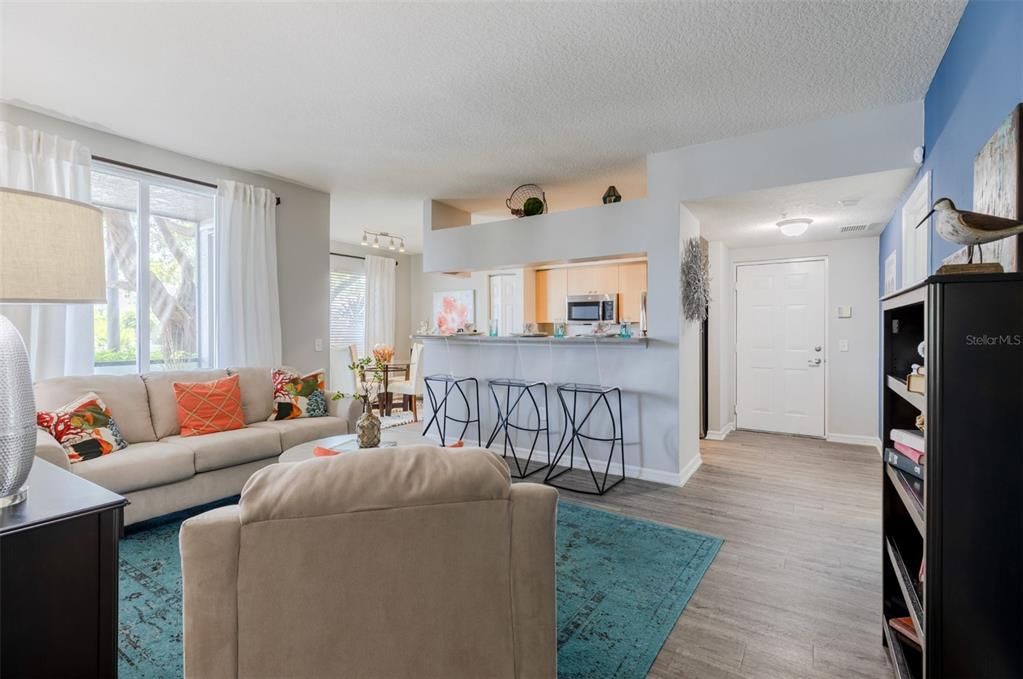 For Rent: $2,149 (3 beds, 2 baths, 1304 Square Feet)