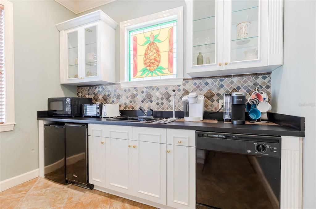 For Rent: $2,149 (3 beds, 2 baths, 1304 Square Feet)