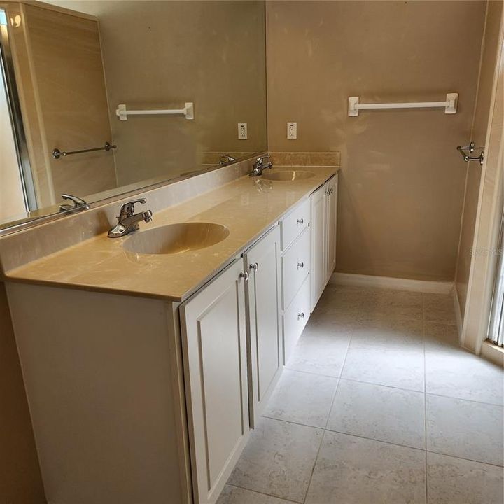 En Venta: $320,000 (2 camas, 2 baños, 1628 Pies cuadrados)