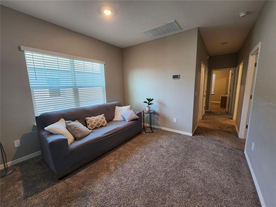 待售: $315,000 (4 贝兹, 2 浴室, 2070 平方英尺)