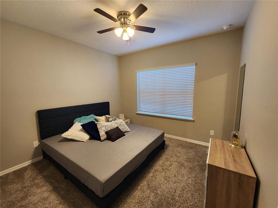 待售: $315,000 (4 贝兹, 2 浴室, 2070 平方英尺)