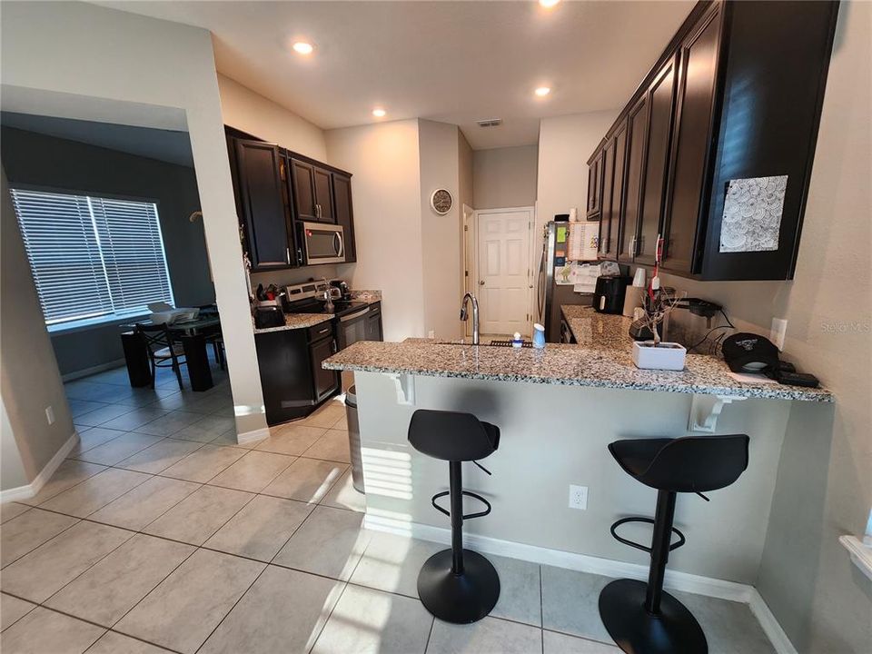 待售: $315,000 (4 贝兹, 2 浴室, 2070 平方英尺)