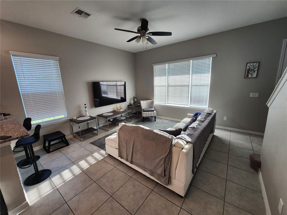 待售: $315,000 (4 贝兹, 2 浴室, 2070 平方英尺)