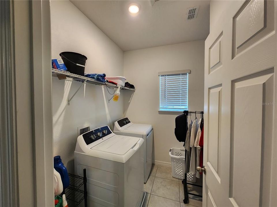 待售: $315,000 (4 贝兹, 2 浴室, 2070 平方英尺)