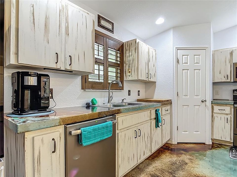 For Sale: $459,000 (3 beds, 2 baths, 1512 Square Feet)