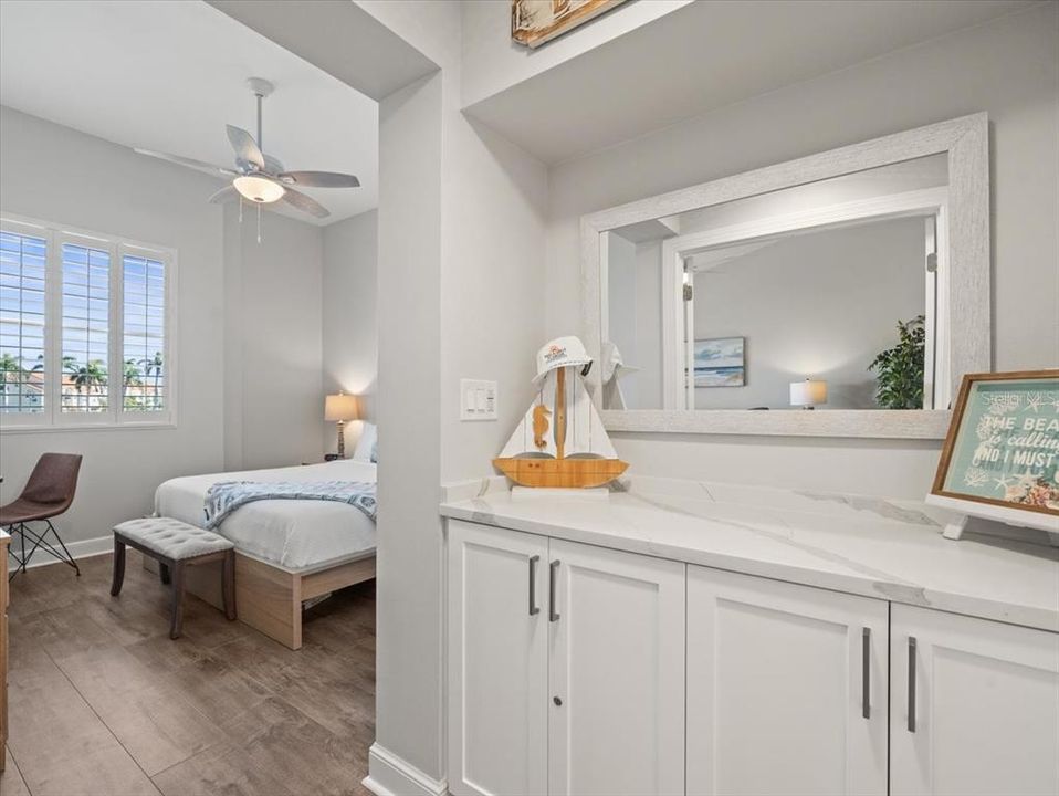 В аренду: $4,000 (2 спален, 2 ванн, 1070 Квадратных фут)