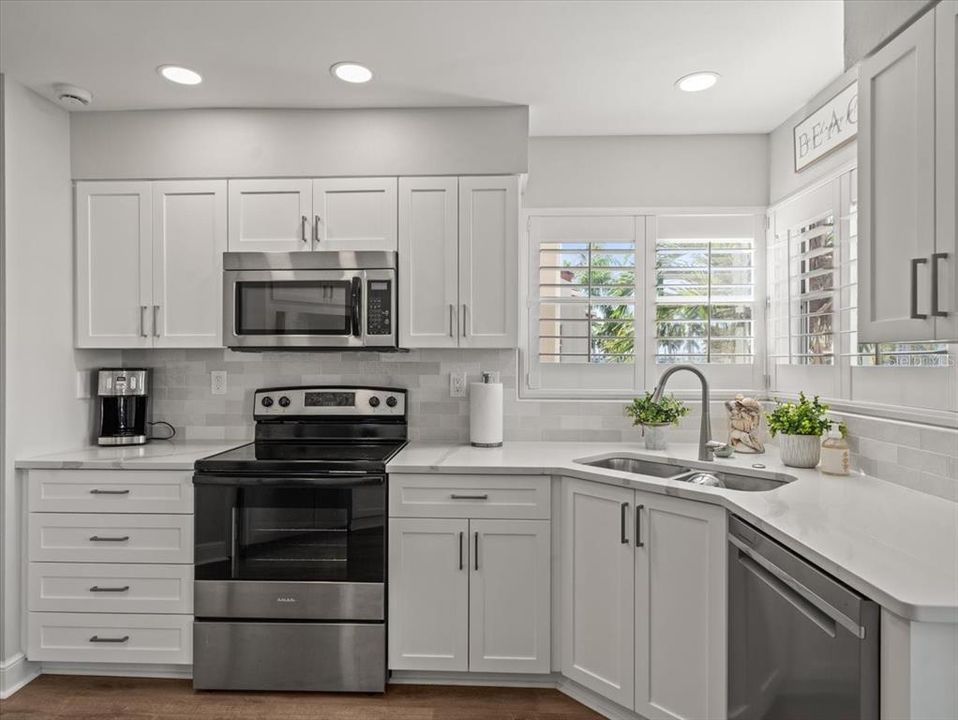 В аренду: $4,000 (2 спален, 2 ванн, 1070 Квадратных фут)