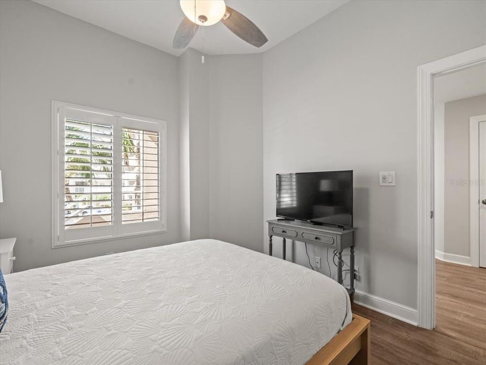 В аренду: $4,000 (2 спален, 2 ванн, 1070 Квадратных фут)