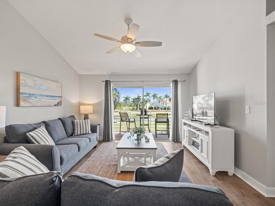 В аренду: $4,000 (2 спален, 2 ванн, 1070 Квадратных фут)