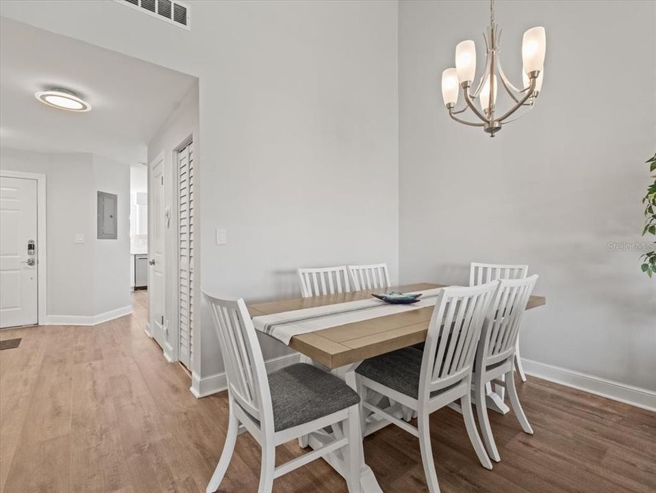 В аренду: $4,000 (2 спален, 2 ванн, 1070 Квадратных фут)