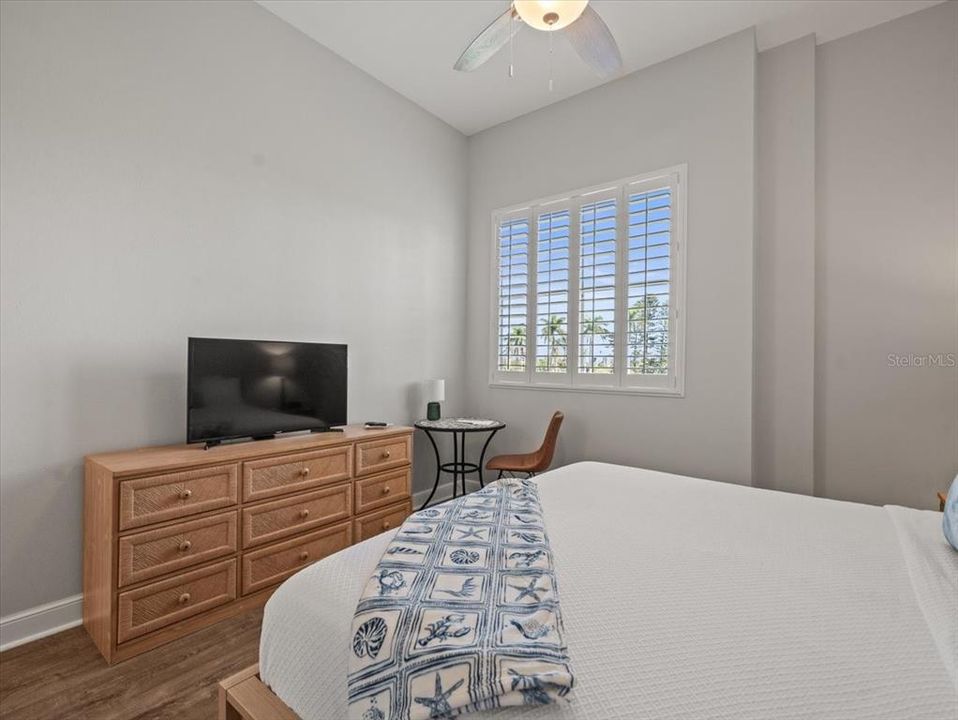 В аренду: $4,000 (2 спален, 2 ванн, 1070 Квадратных фут)