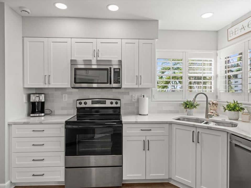 В аренду: $4,000 (2 спален, 2 ванн, 1070 Квадратных фут)